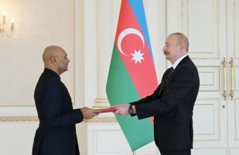 İlham Əliyev Hindistanın ölkəmizdə yeni təyin olunmuş səfirini qəbul edib