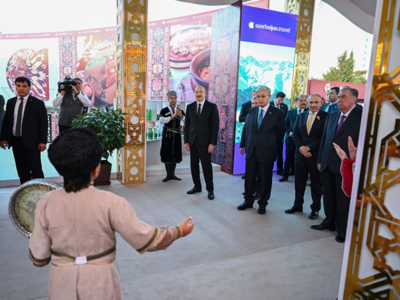 İlham Əliyev MDB Ölkələrinin Milli Kulinariya Festivalı ilə tanış olub