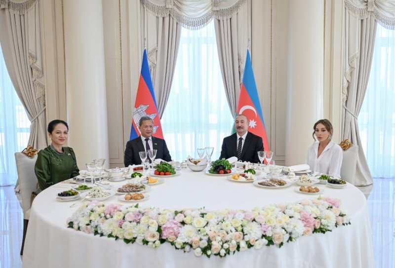 İlham Əliyevin adından Kamboca Baş nazirinin şərəfinə rəsmi nahar verilib -