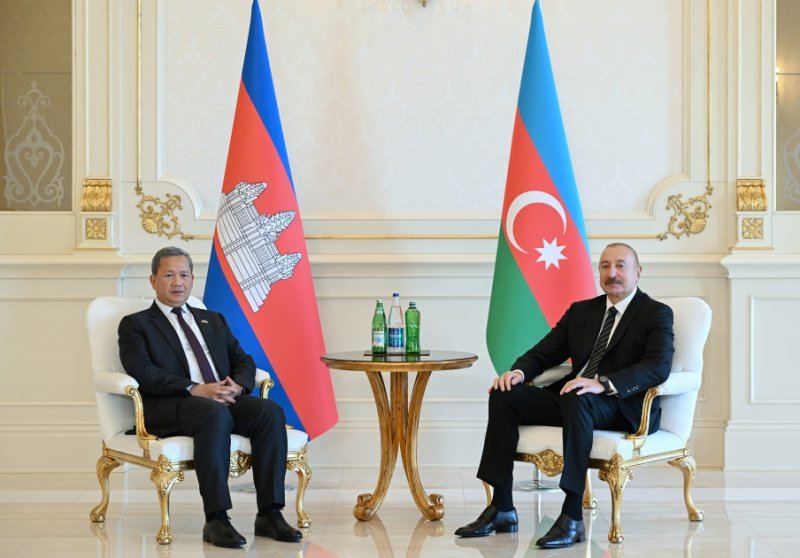 İlham Əliyevin Kambocanın Baş naziri ilə məhdud tərkibdə görüşü olub -