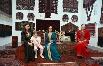 Leyla Əliyeva Aşqabadda Milli Türkmən Xalçası Muzeyində olub