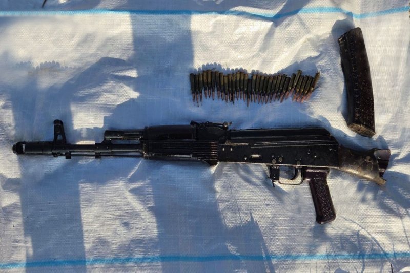 Məhkumun köhnə tikilidə gizlətdiyi avtomat aşkarlanaraq götürülüb