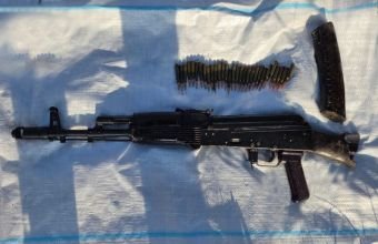 Məhkumun köhnə tikilidə gizlətdiyi avtomat aşkarlanaraq götürülüb