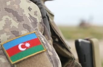 MM elmi dərəcəli hərbçilər üçün leytenant rütbəsində olma müddətinin azaldılmasını I oxunuşda qəbul edib