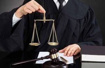 Mülki prosessual hüquqda Vəkilin prosesdə məcburi iştirakı nəzərdə tutulubmu? -