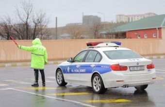 Yol polisi hava şəraiti ilə bağlı hərəkət iştirakçılarına müraciət edib