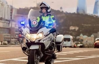 Yol polisi küləkli hava şəraiti ilə bağlı sürücülərə müraciət edib